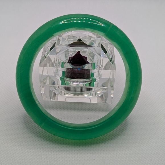 Green Jade Bangle Bracelet - Picture 1 of 7